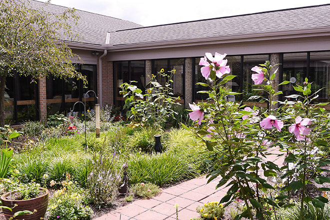 Brookdale Mount Vernon outdoor common area