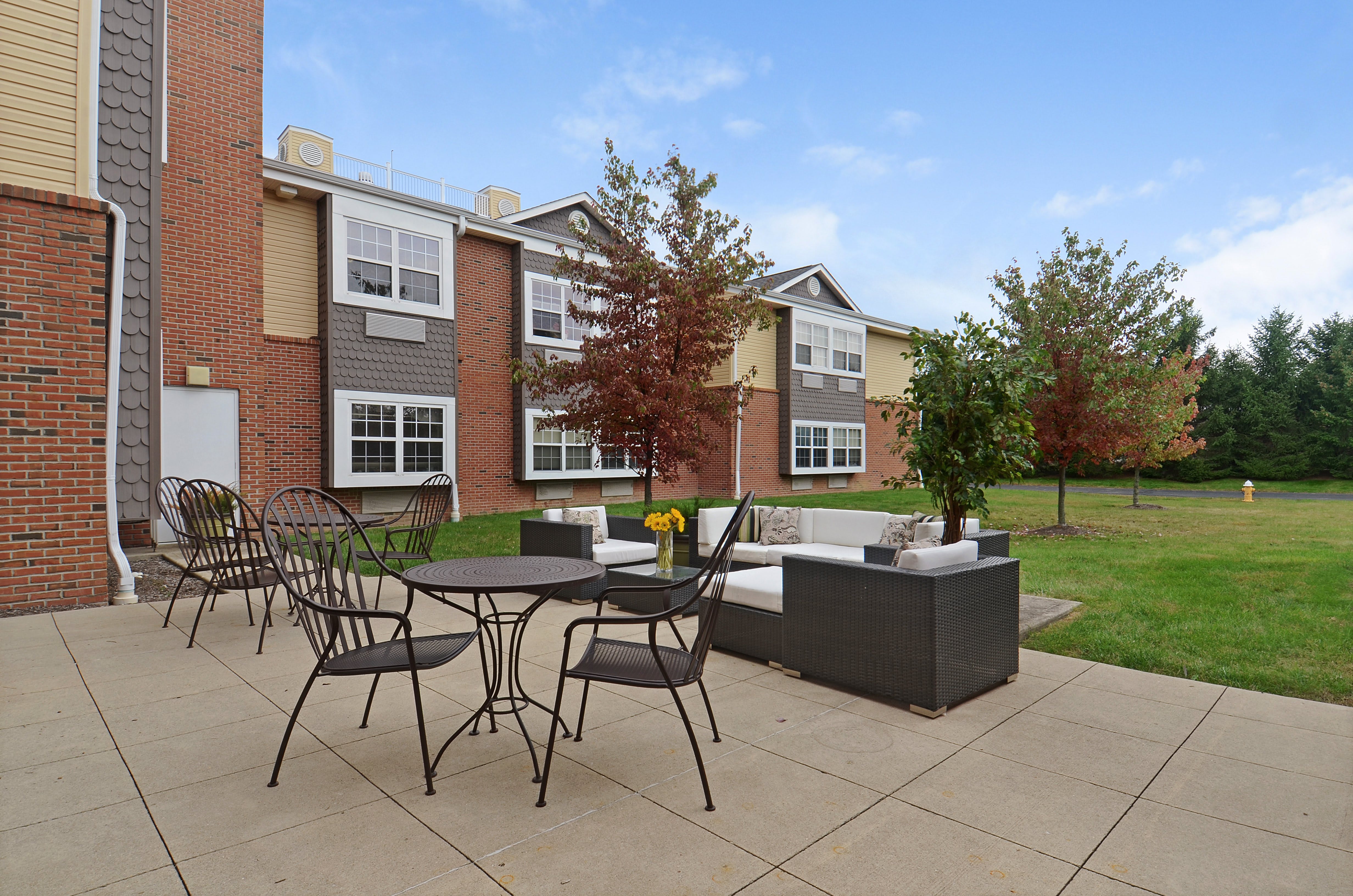 Stoney Ridge Senior Living Outdoor Common Area