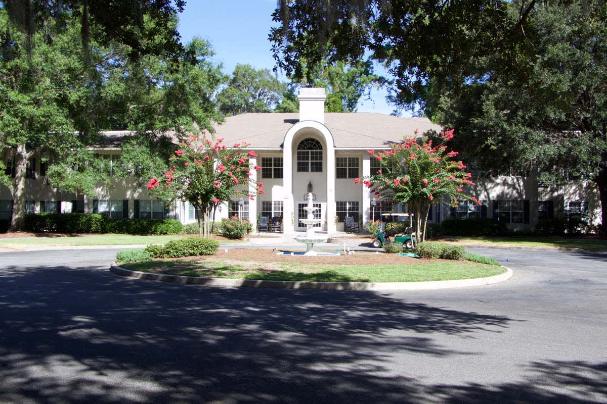 Magnolia Manor of St. Simons community exterior