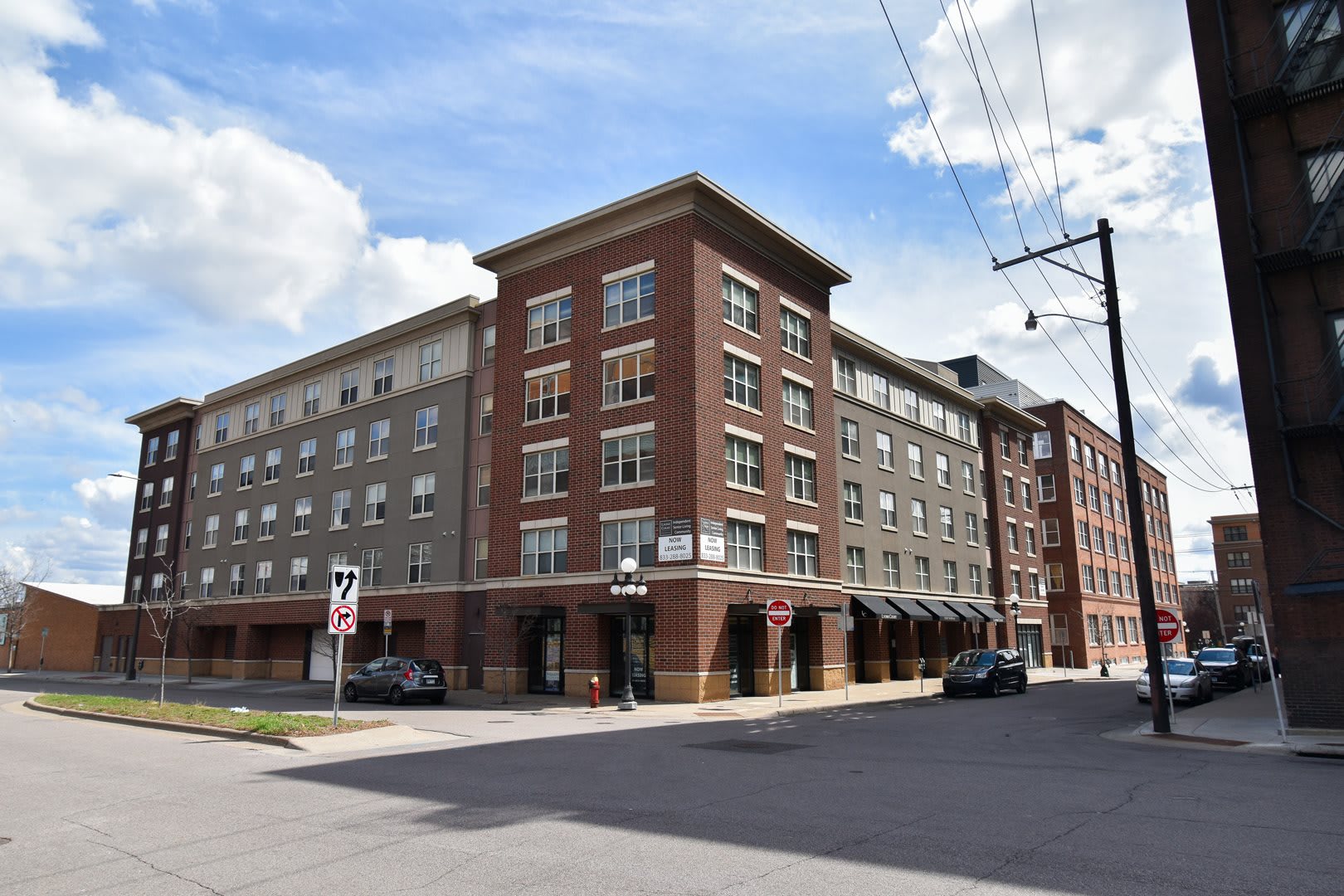 Lyons Court Senior Apartments 