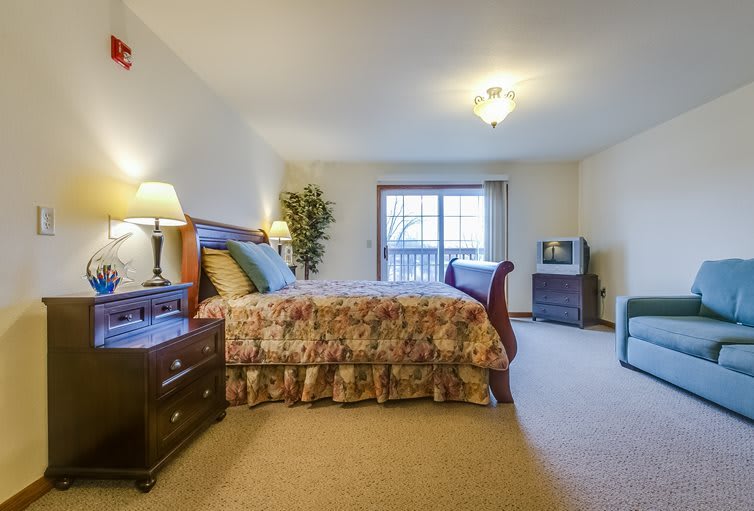 Charter Senior Living of Hasmer Lake bedroom