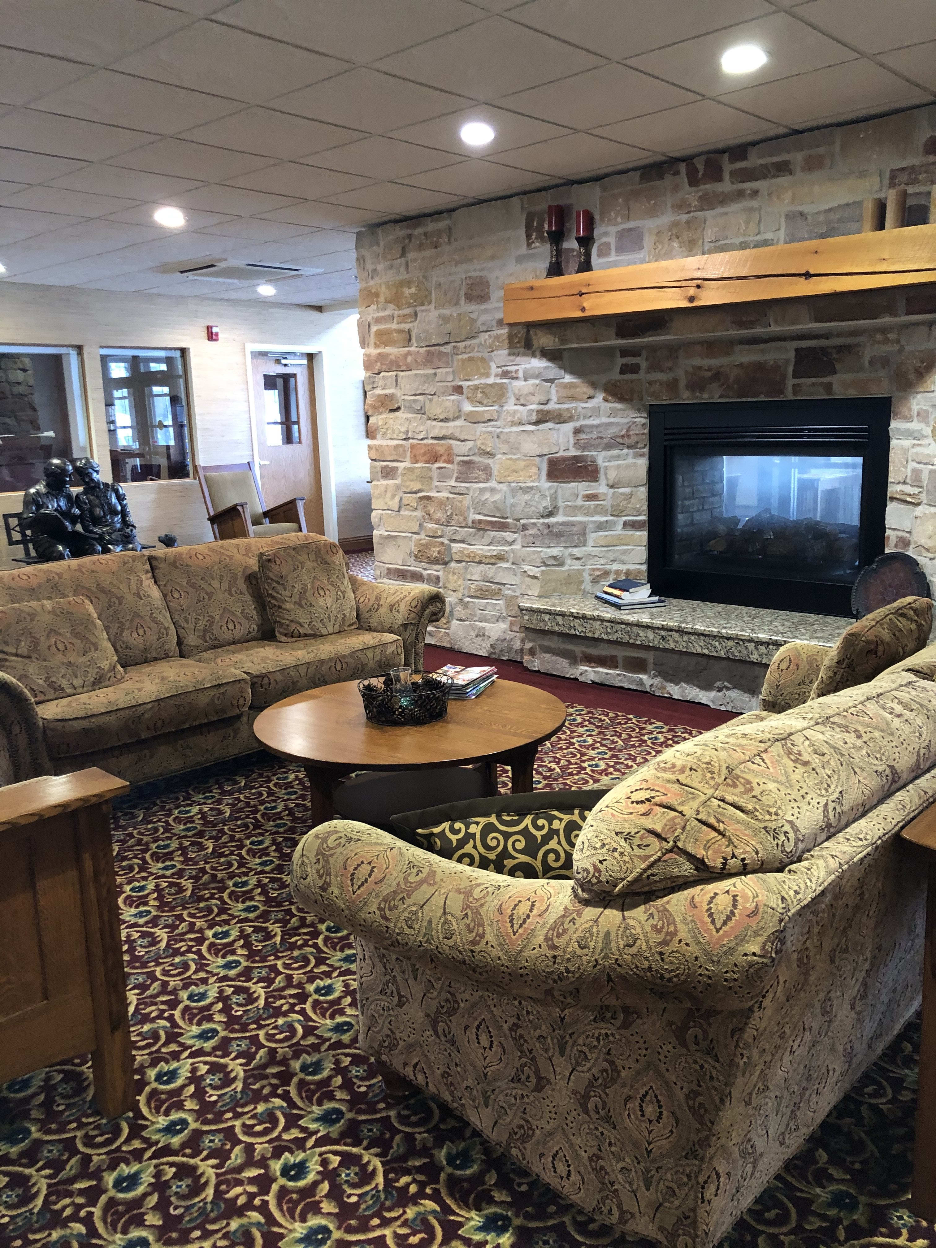 Sherwood Lodge LLC indoor common area