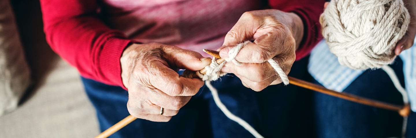 11 Tips On Easy Crafts For Seniors With Dementia 